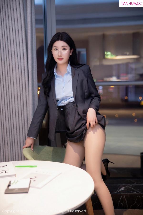 江真真  [XiuRen]高清写真图 2023.04.20 No.6607 江真真 丝袜制服第13张图片